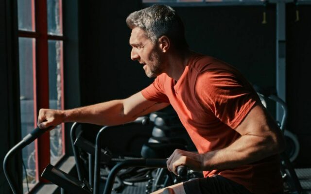 Sprints or endurance? Study finds short workouts release heart-protective proteins
