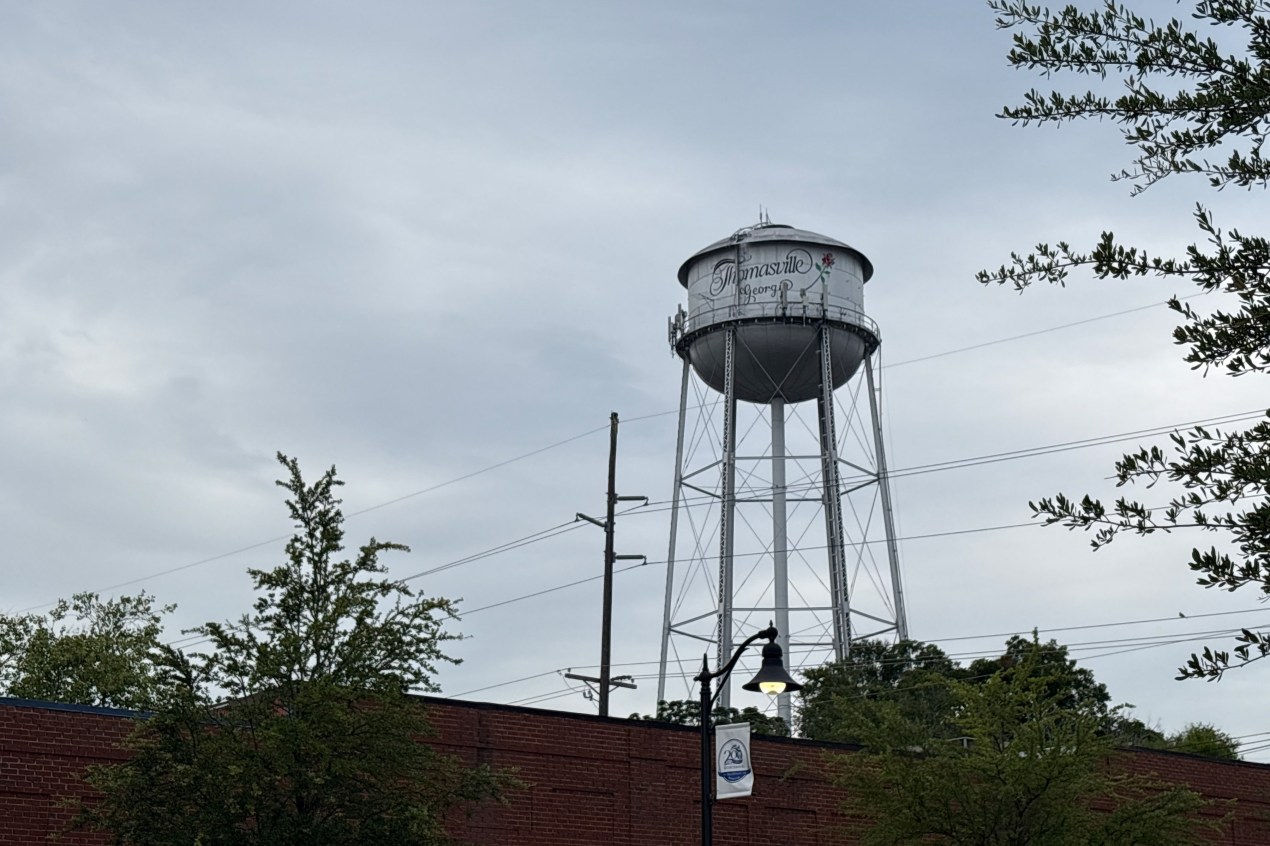 thomasville_03-min A photo of a water tower with "Thomasville, Georgia" written on it.