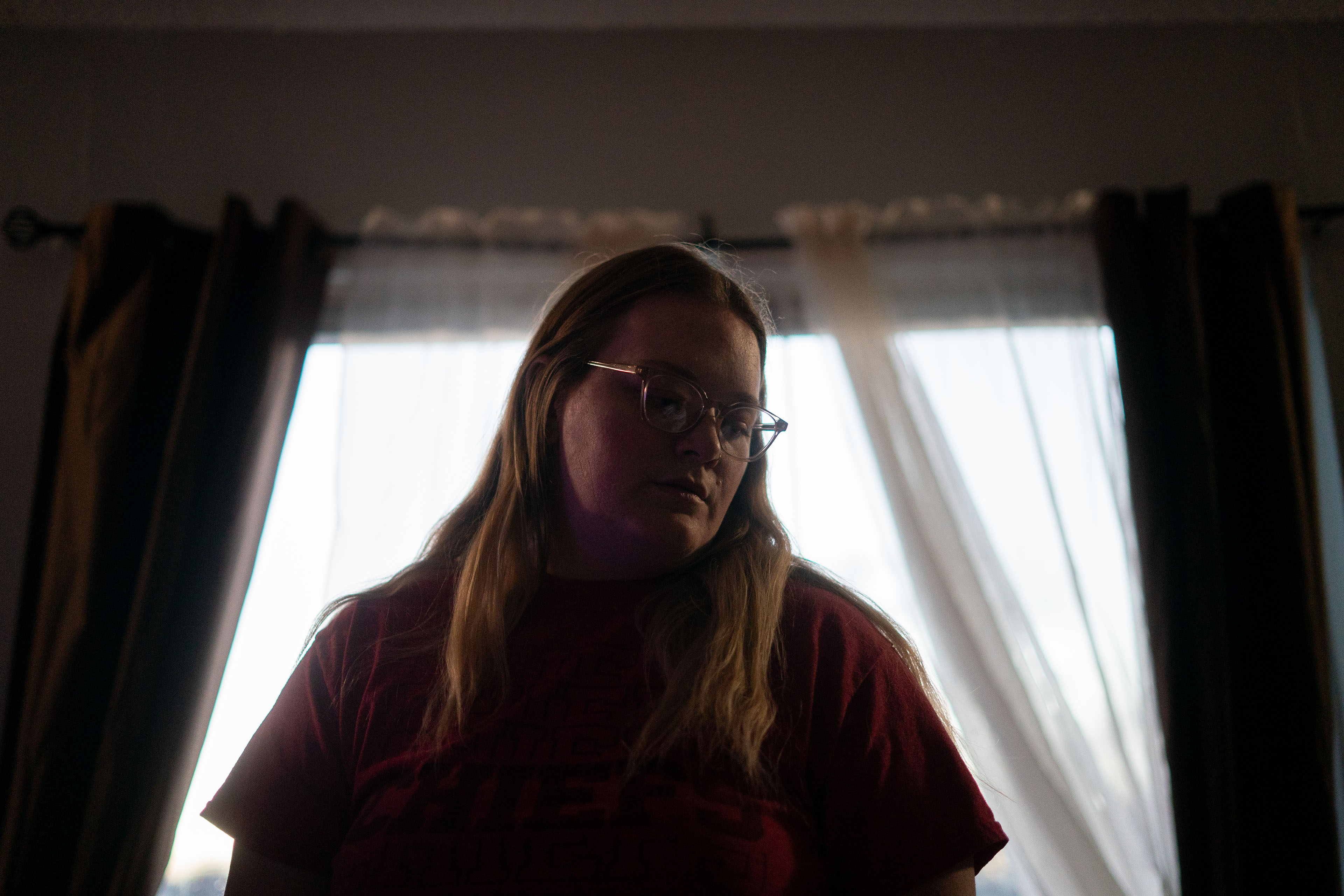 kansas-city-victims-money-gooch-tavis-07_000825 A back-lit portrait of Emily Tavis in her home.